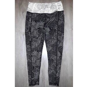 Victoria's Secret On Point Flow Leggings Size 10 Black and White Tropical Leaves